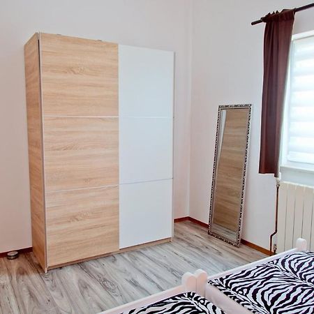 דירות Loborika Apartmans Dina And Hana Radeki Polje 50 מראה חיצוני תמונה