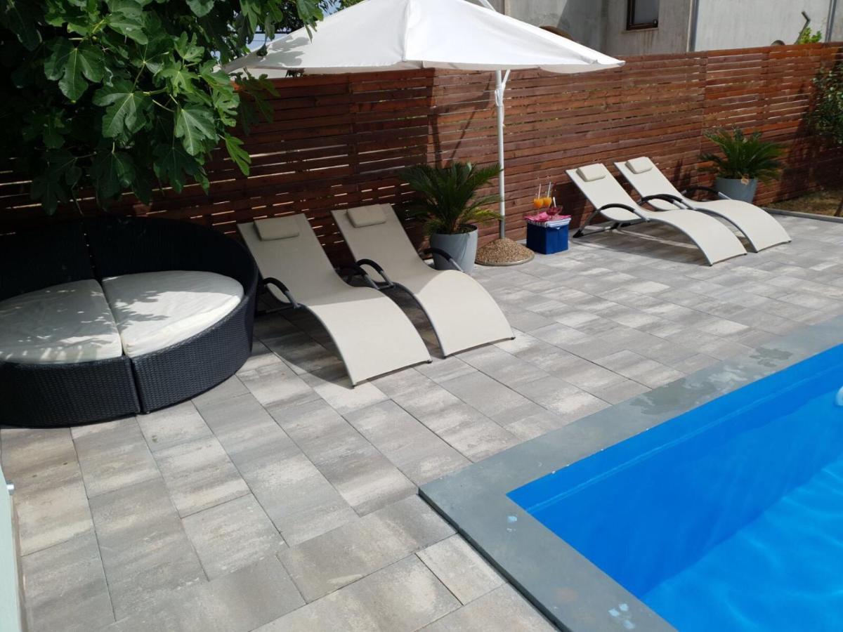 דירות Loborika Apartmans Dina And Hana Radeki Polje 50 מראה חיצוני תמונה