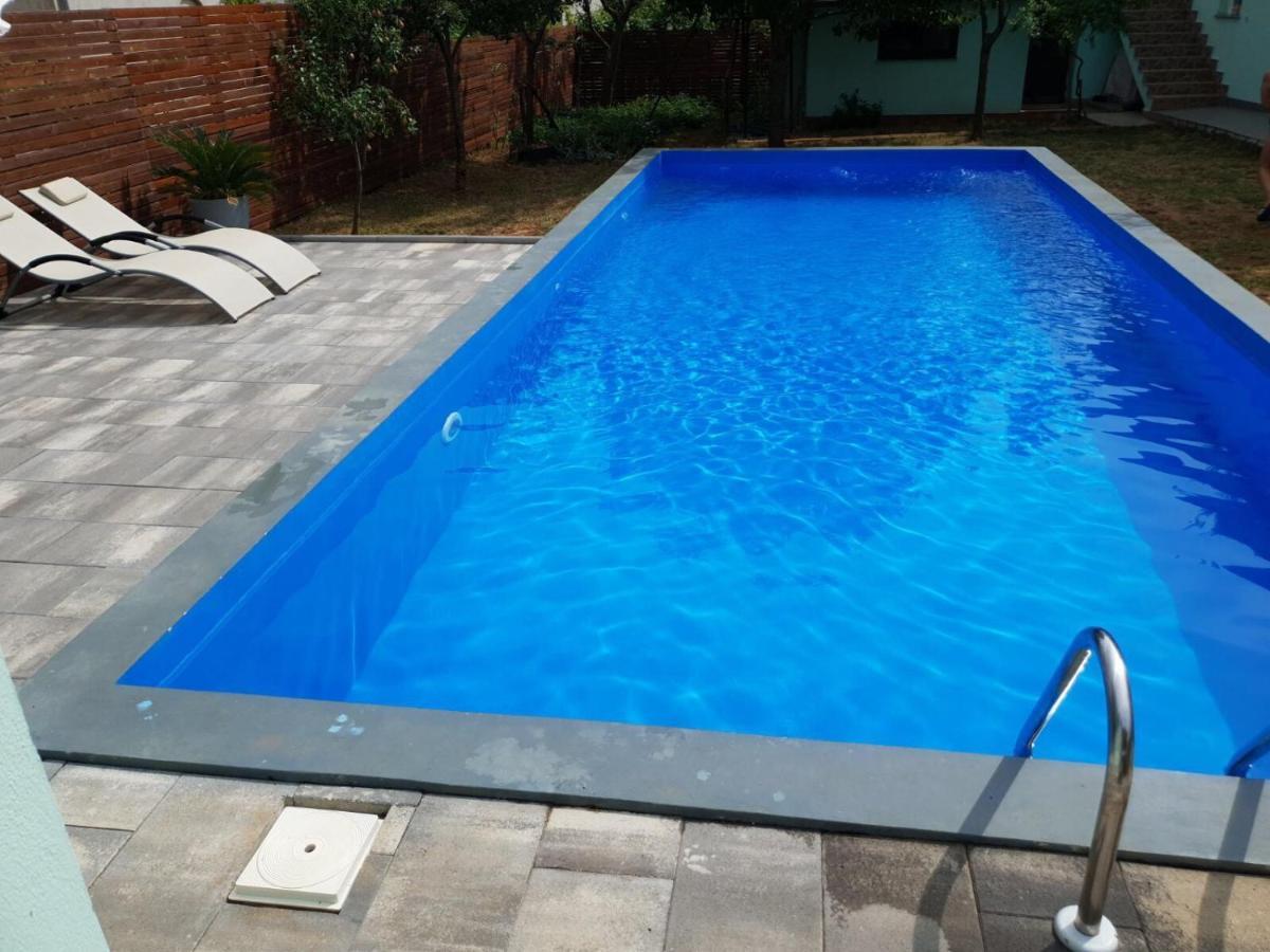 דירות Loborika Apartmans Dina And Hana Radeki Polje 50 מראה חיצוני תמונה