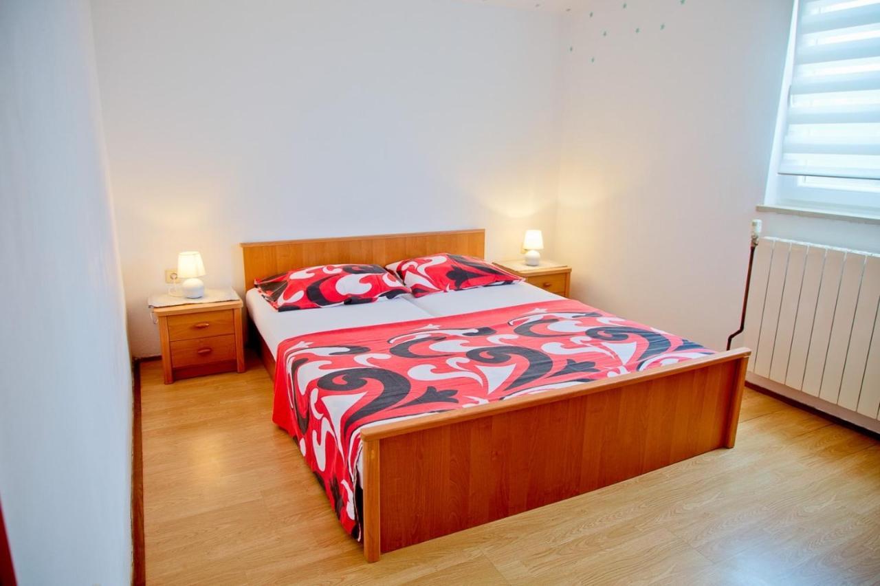 דירות Loborika Apartmans Dina And Hana Radeki Polje 50 מראה חיצוני תמונה