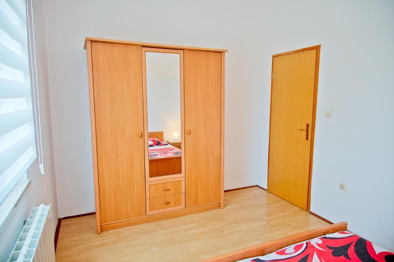 דירות Loborika Apartmans Dina And Hana Radeki Polje 50 מראה חיצוני תמונה