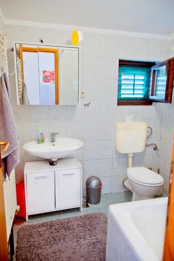 דירות Loborika Apartmans Dina And Hana Radeki Polje 50 מראה חיצוני תמונה
