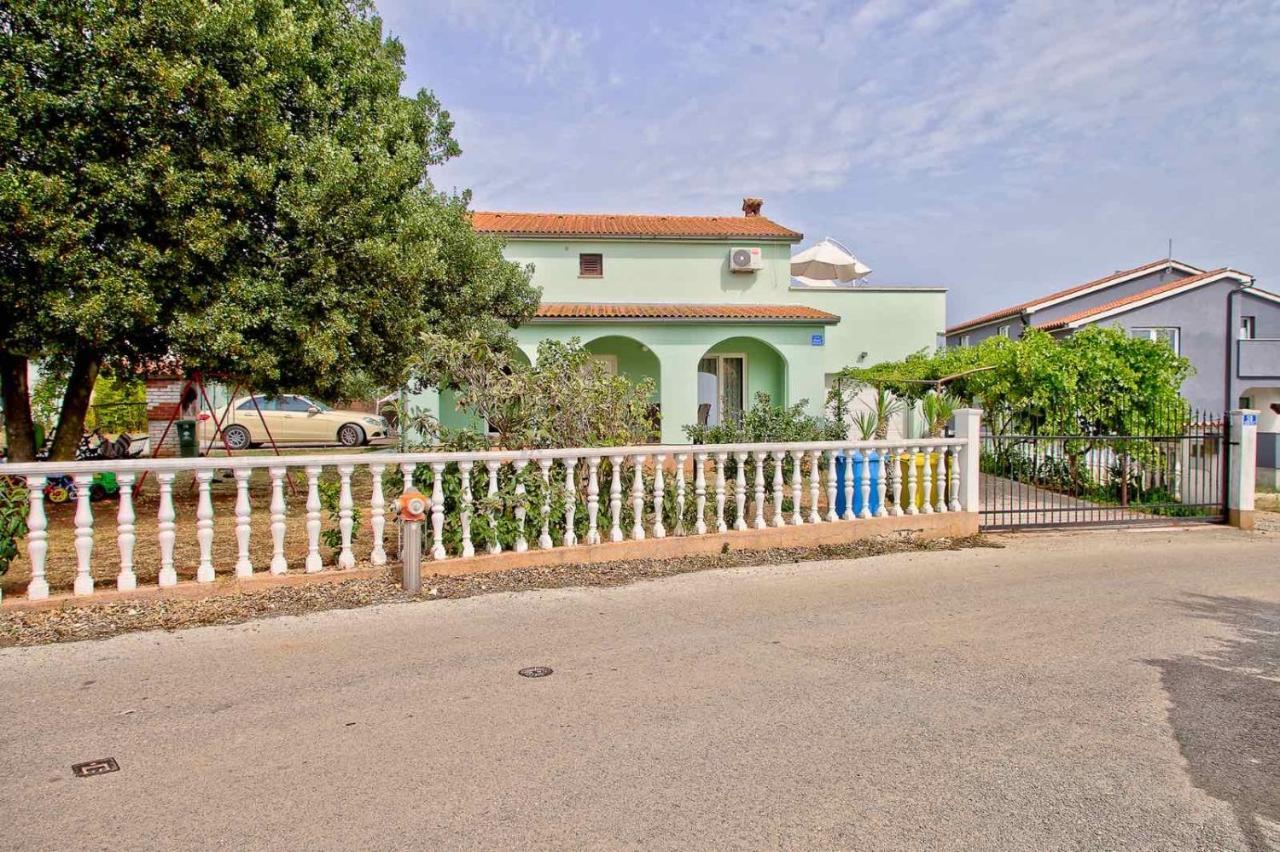 דירות Loborika Apartmans Dina And Hana Radeki Polje 50 מראה חיצוני תמונה