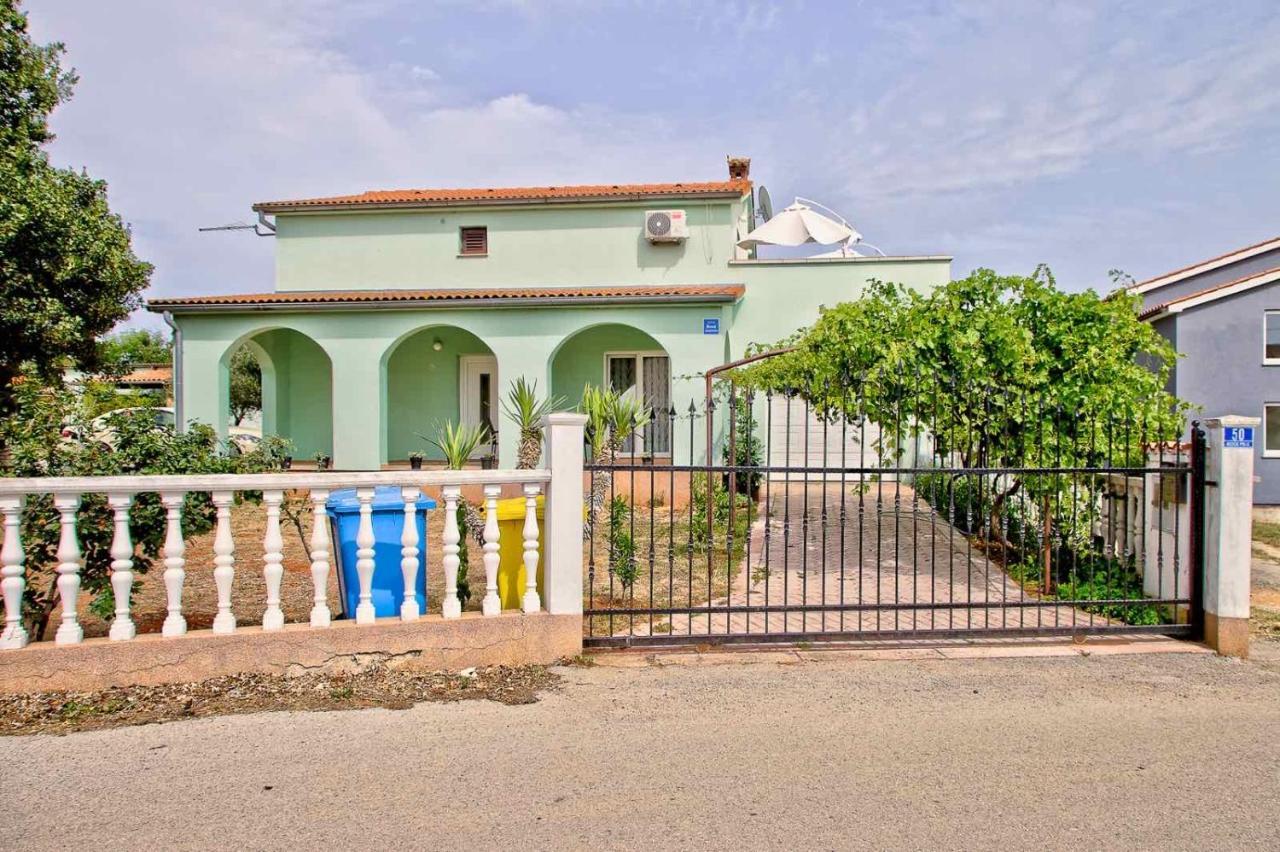 דירות Loborika Apartmans Dina And Hana Radeki Polje 50 מראה חיצוני תמונה
