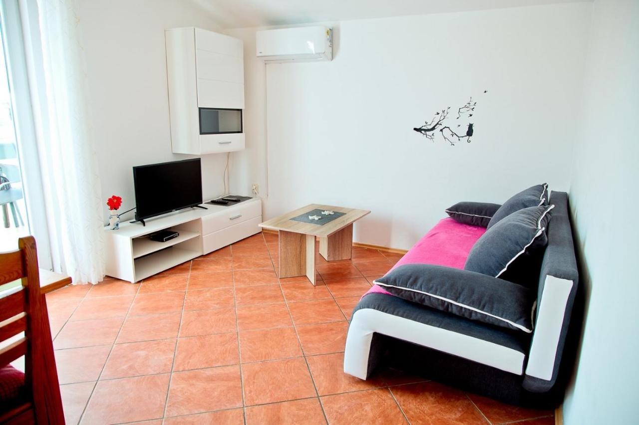 דירות Loborika Apartmans Dina And Hana Radeki Polje 50 מראה חיצוני תמונה