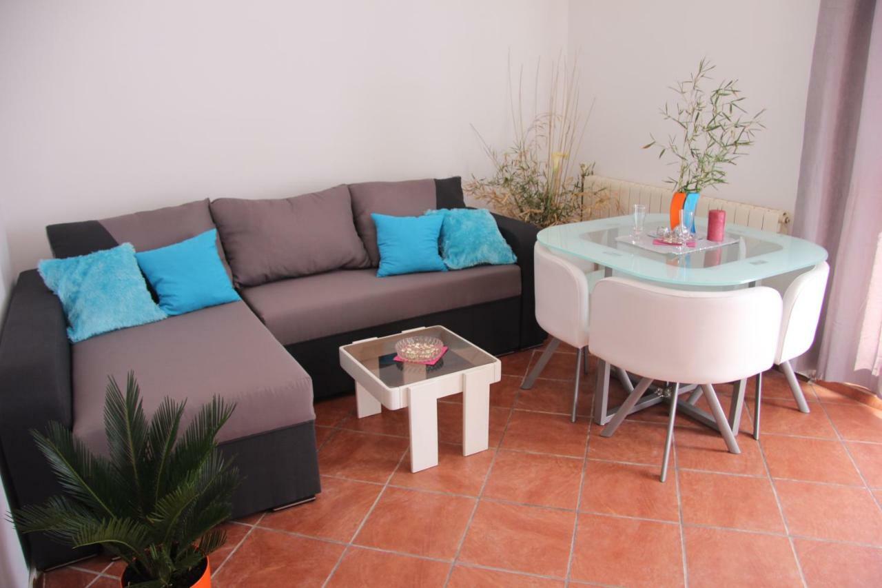 דירות Loborika Apartmans Dina And Hana Radeki Polje 50 מראה חיצוני תמונה