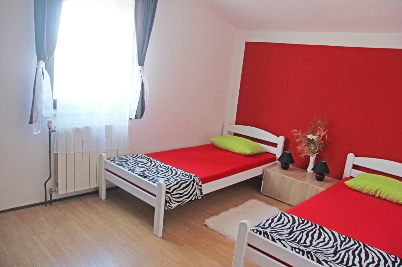 דירות Loborika Apartmans Dina And Hana Radeki Polje 50 מראה חיצוני תמונה