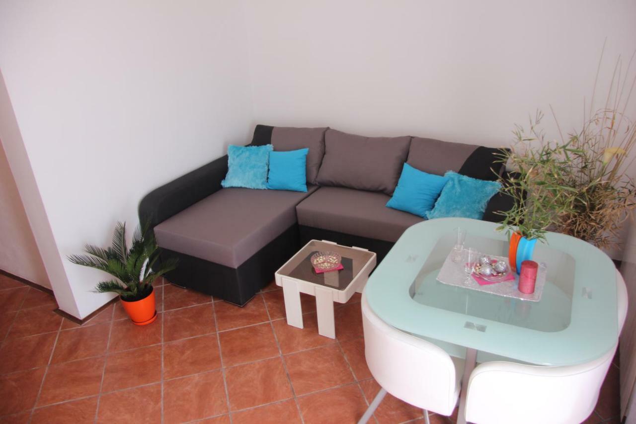 דירות Loborika Apartmans Dina And Hana Radeki Polje 50 מראה חיצוני תמונה
