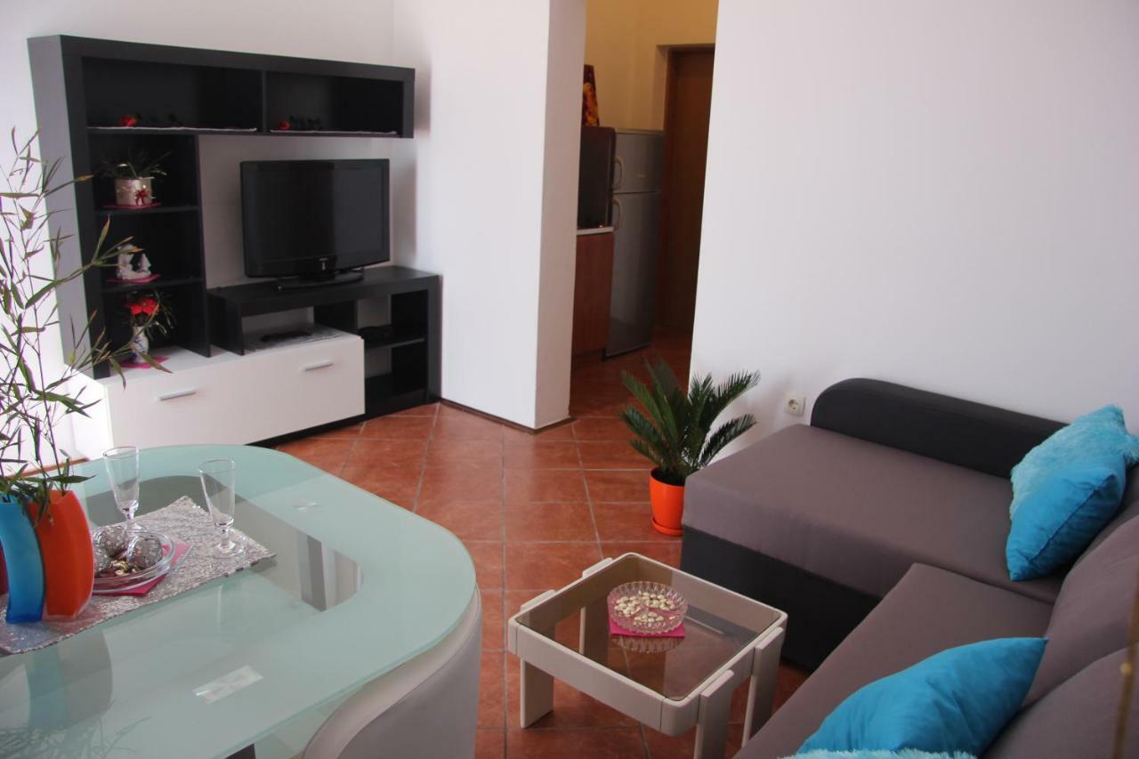 דירות Loborika Apartmans Dina And Hana Radeki Polje 50 מראה חיצוני תמונה