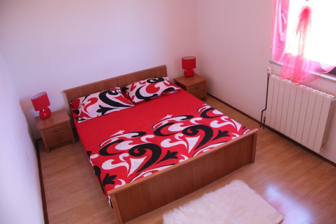דירות Loborika Apartmans Dina And Hana Radeki Polje 50 מראה חיצוני תמונה