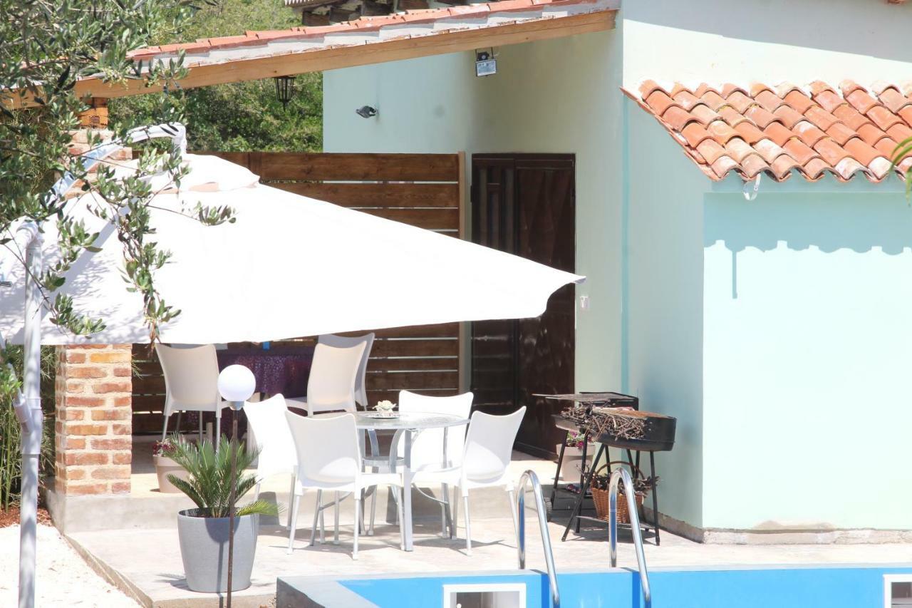 דירות Loborika Apartmans Dina And Hana Radeki Polje 50 מראה חיצוני תמונה